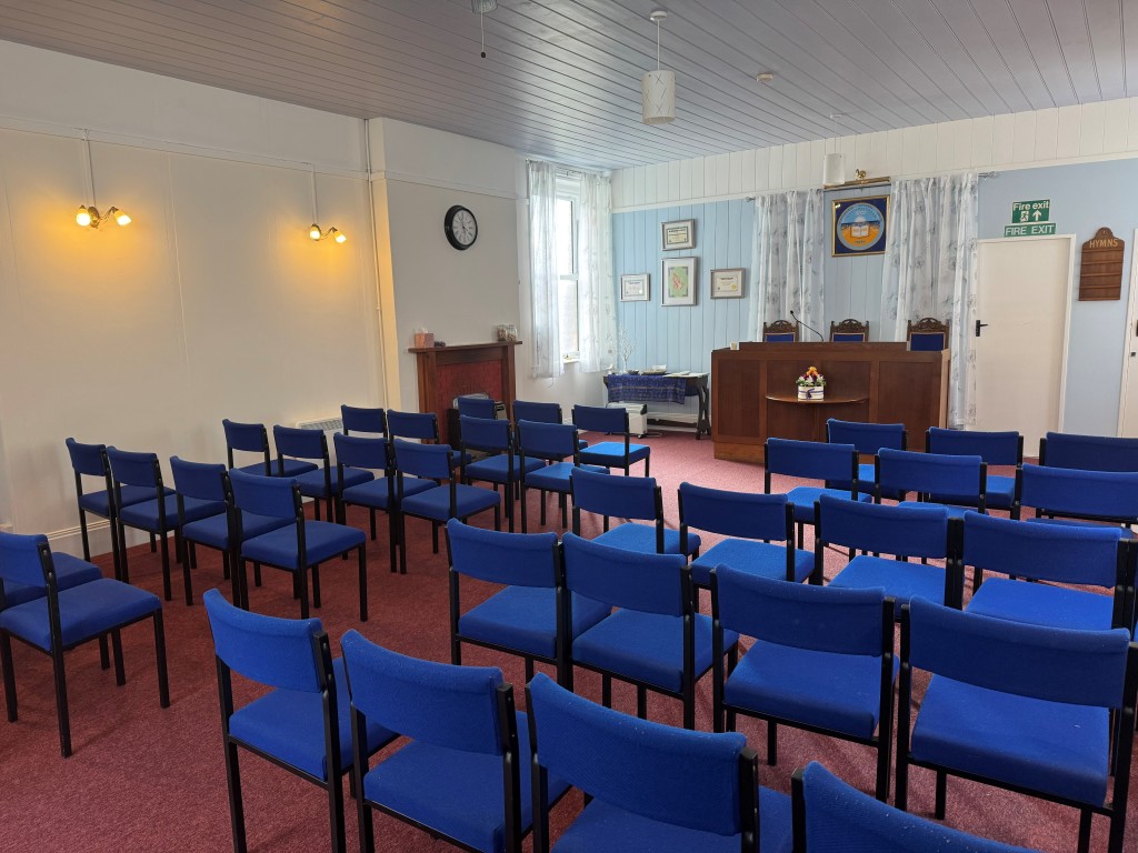 Lot: 87 - FREEHOLD TOWN CENTRE FORMER CHURCH OVER FOUR FLOORS WITH POTENTIAL - Sermon area